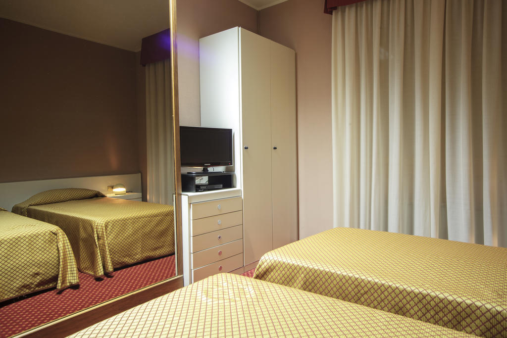 Hotel I Diamanti Garlasco Bilik gambar