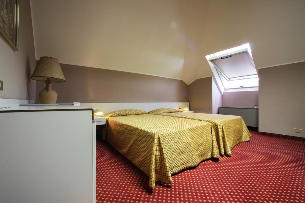 Hotel I Diamanti Garlasco Bilik gambar