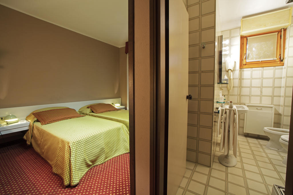Hotel I Diamanti Garlasco Bilik gambar